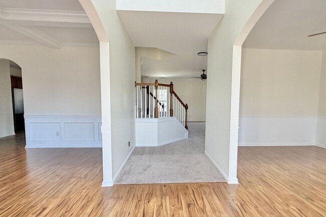 Building Photo - $500 RENT CREDIT | AVAILABLE NOW! (Small Pets Only)