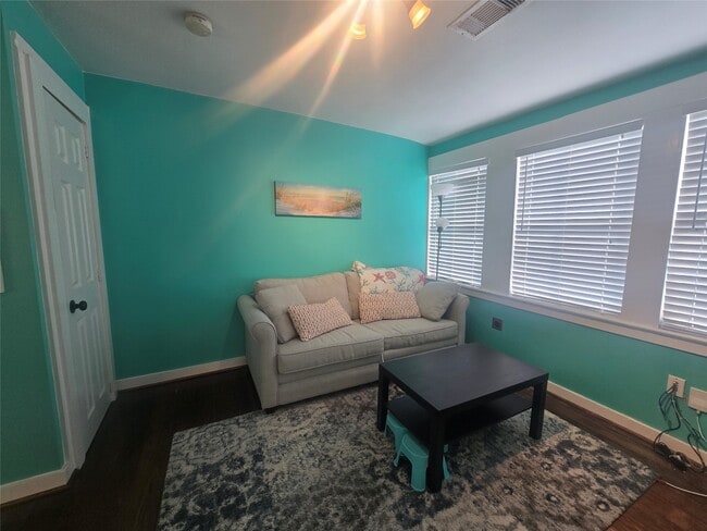 Foto del edificio - 1119 Broadway Avenue J