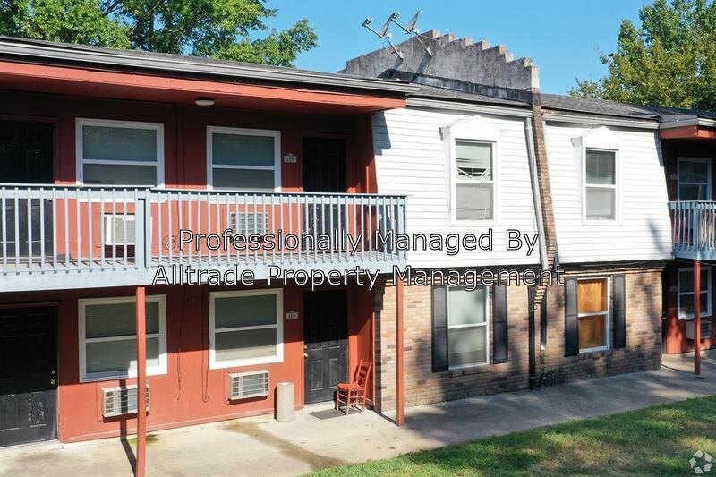 Primary Photo - 104 Poplar Level Ct