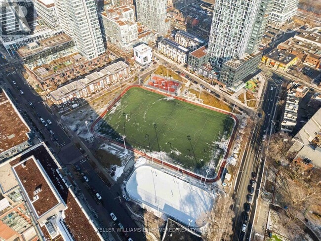 Building Photo - 170 Sumach St