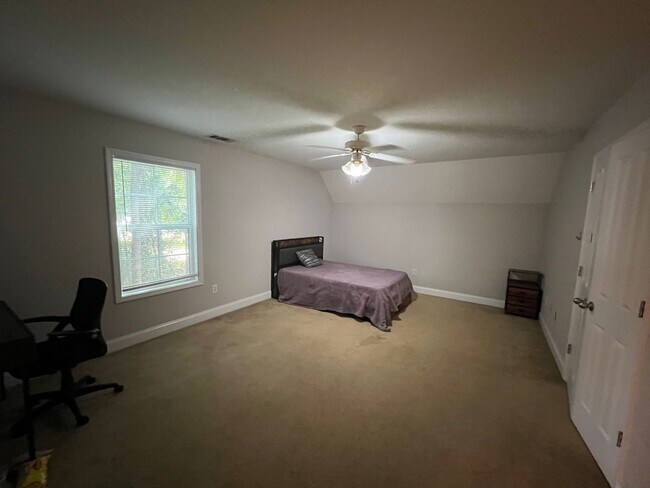 Foto del edificio - Room for Rent in 4BR Home – Ensuite Bath | $800