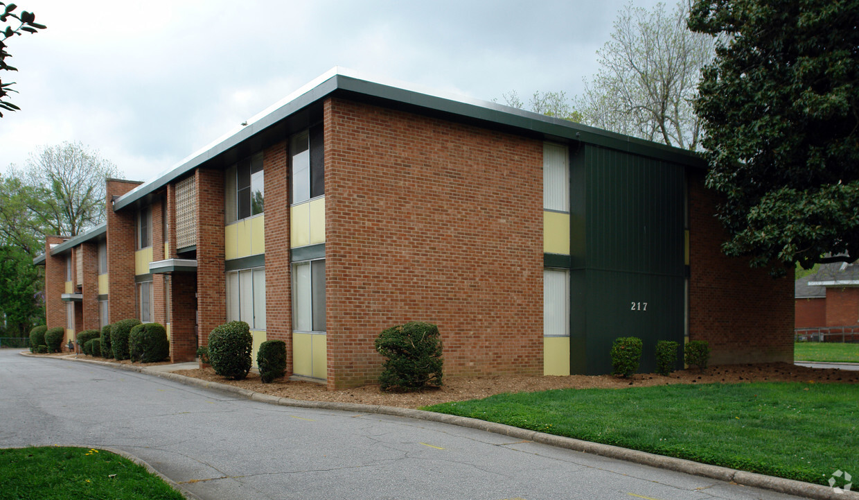 Primary Photo - Greenbriar Apts