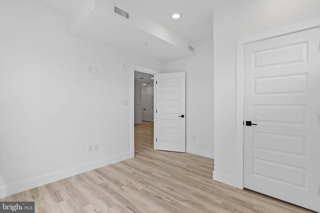 Building Photo - 809 Diamond St