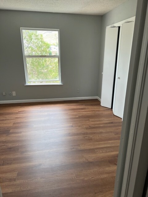 Dormitorio - 3700 Keltner Ave