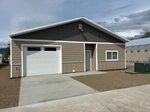 Building Photo - 2215 Steamboat Ln
