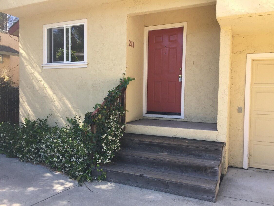 Primary Photo - 211 Felix St