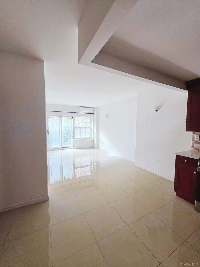 Foto del edificio - 71-66 Parsons Blvd