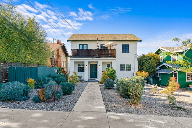 Foto del edificio - 1429 Edgecliffe Dr