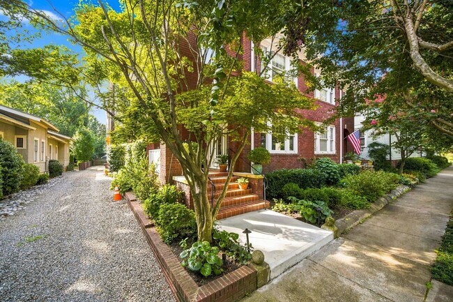 Building Photo - 1621 Lyndhurst Ave