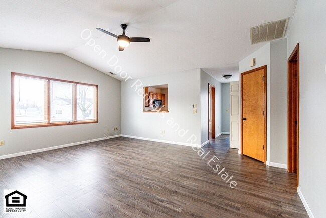 Building Photo - 1420/1422 Flagstone