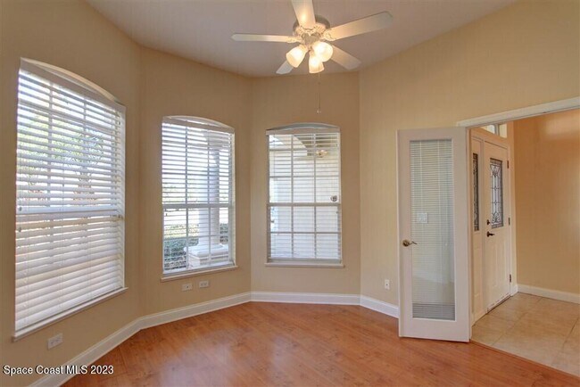 Foto del edificio - 1175 Clubhouse Dr