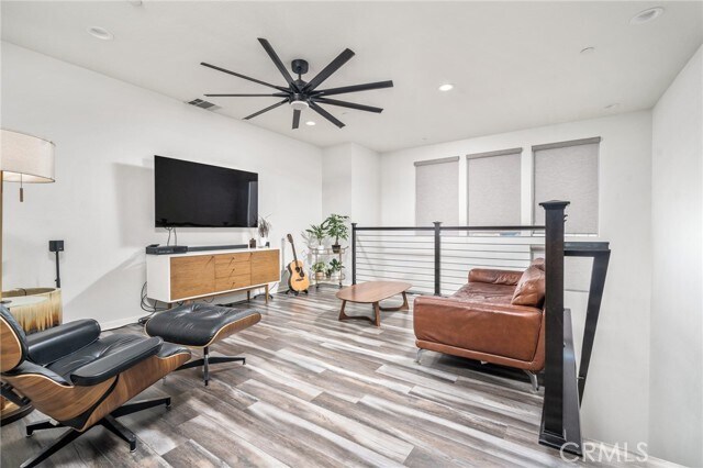 Foto del edificio - 8836 Jacaranda Ave