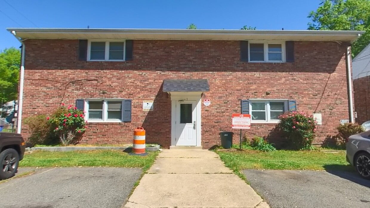 Primary Photo - 3 Oak St