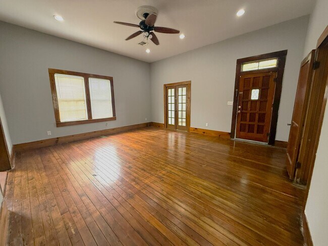 Foto del edificio - 2BR Historic Home in Downtown Lake Charles