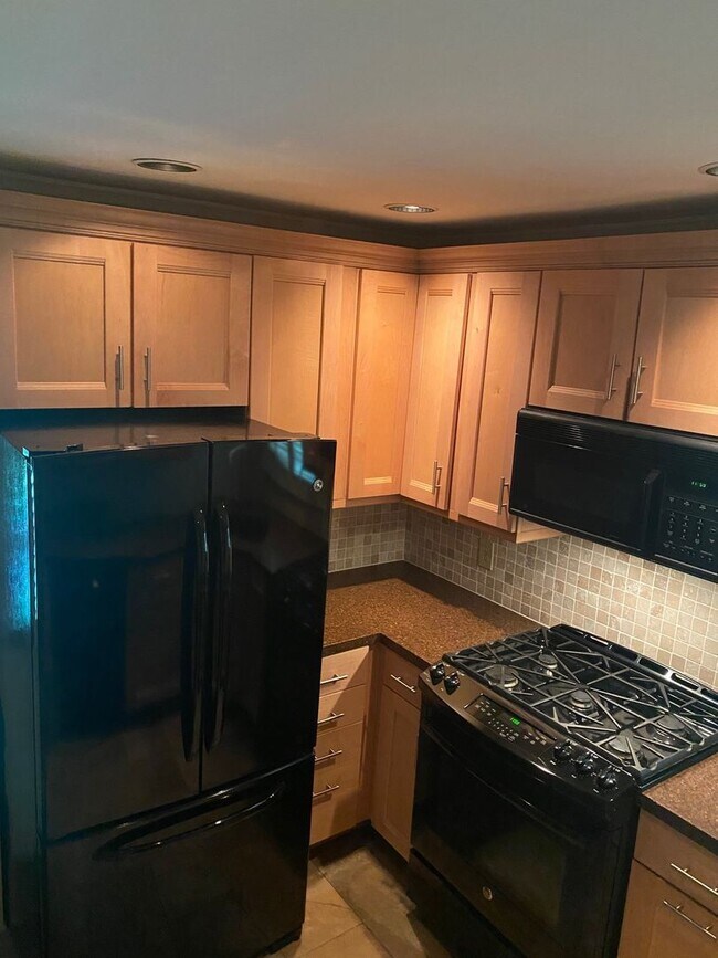 Foto del edificio - 1783 Piedmont Way- MANAGEMENT ENDS 12-31-23