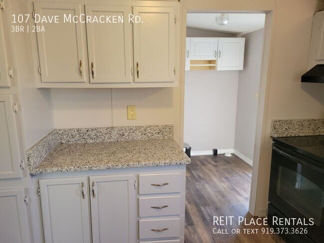 Foto del edificio - 107 Dave McCracken Rd