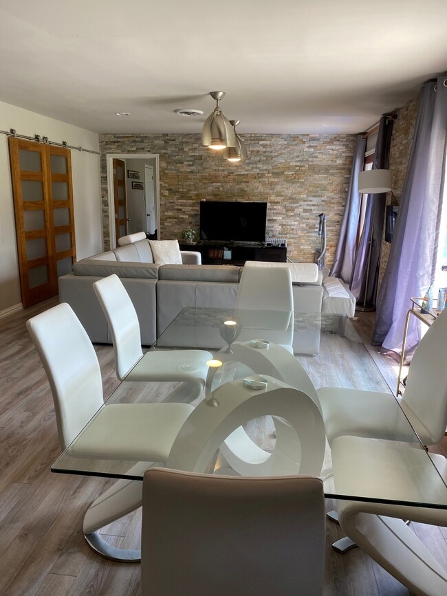 Photo - 508 Main St House