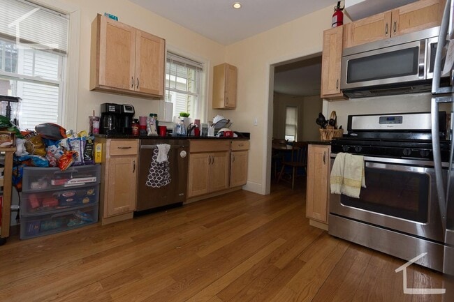 Foto del edificio - Big Brighton 5 Bed 2 Bath available 9/1