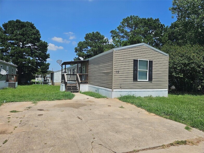 Primary Photo - 112 Bosque