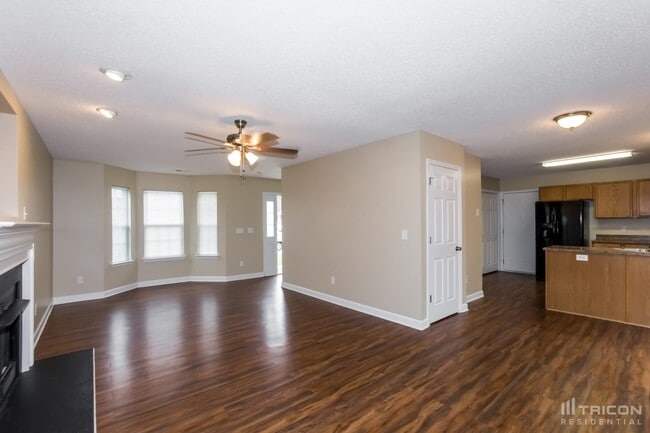 Foto del edificio - 11305 Silver Glen Ln