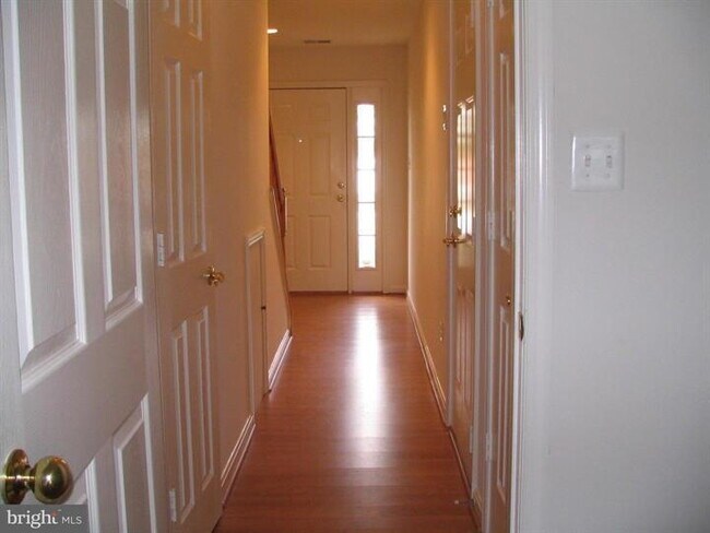 Foto del edificio - Stylish Townhome in a Convenient Location