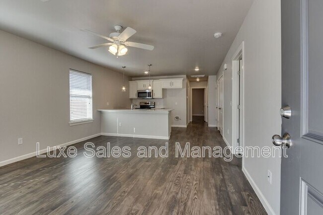 Building Photo - 405 Vail Cir