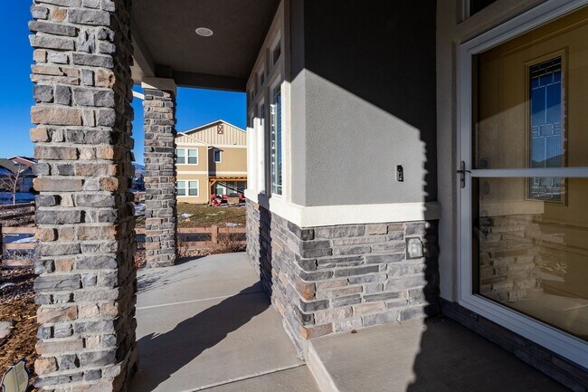 Building Photo - Like new in Wolf Ranch