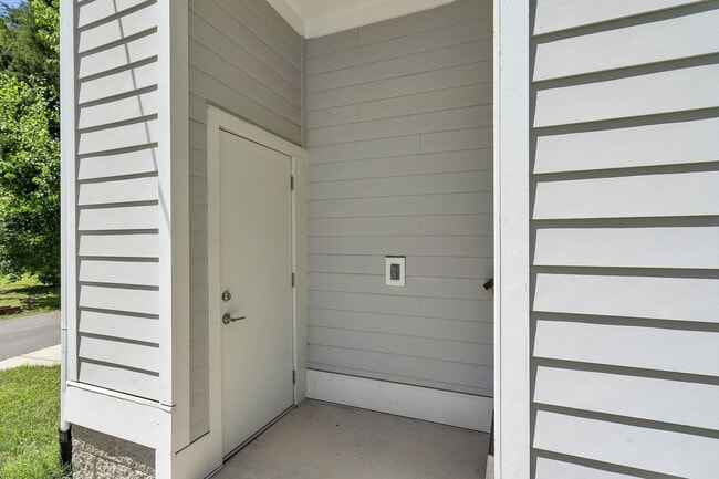 Building Photo - Awesome fully furnished 1BE/1BA in the Wav...