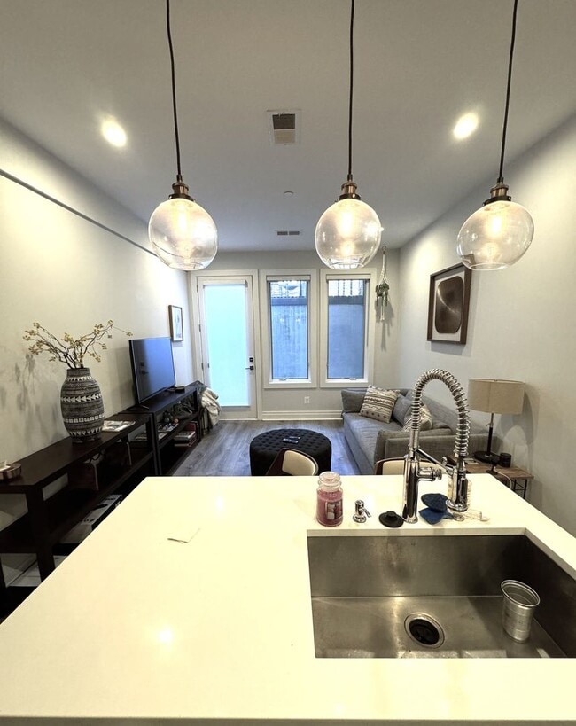 Foto del edificio - Centrally located 1BR/1BA Dupont Circle $2700 a month