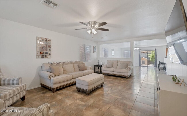 Building Photo - 2343 E Meadow Land Dr