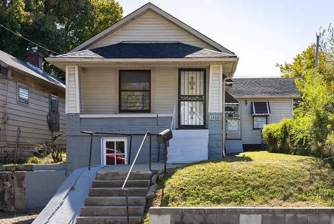Cozy 3BR/1Ba house with unfinished basement - Cozy 3BR/1Ba house with unfinished basement