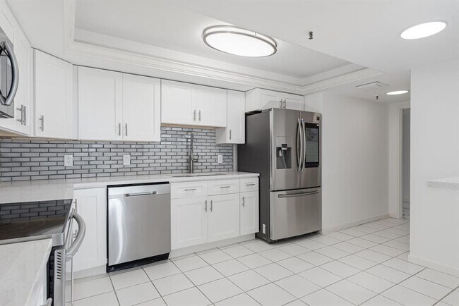 Building Photo - 2480 Presidential Way