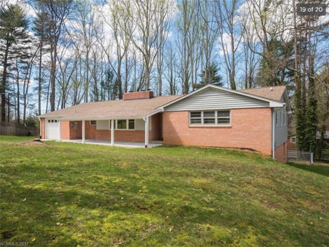 Foto del edificio - 32 S Oak Forest Dr