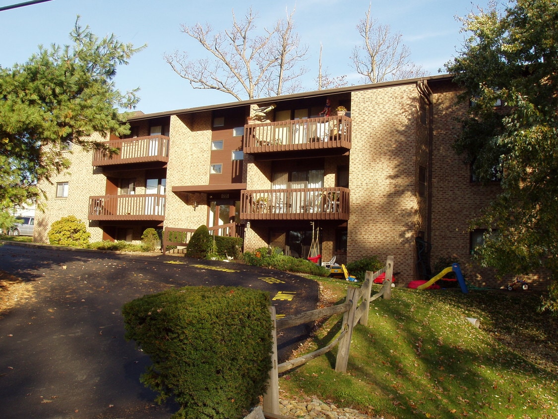 1205 Dutilh Rd, Cranberry Township, PA 16066 Condo for Rent in