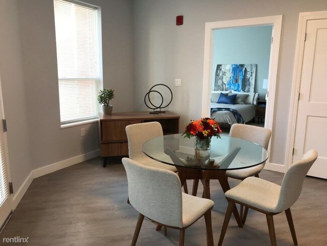 Foto del edificio - 1 br, 1 bath  - 5 Crown Dr Unit 106