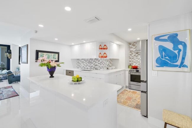 Foto del edificio - 5600 N Flagler Dr