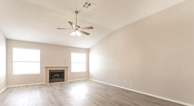 Building Photo - 401 MacKay St