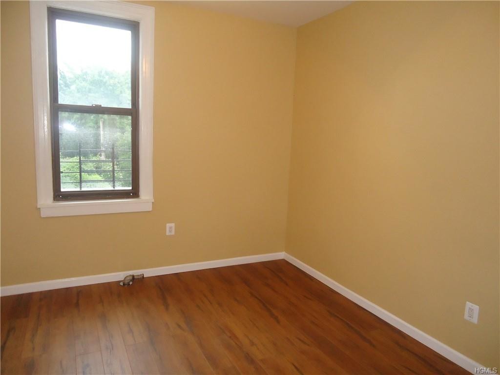 Foto principal - 698 Saw Mill River Rd
