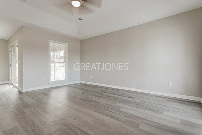 Building Photo - 5828 Cameo Ct