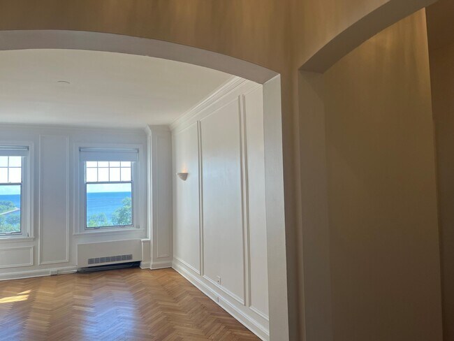 Foto del edificio - 925 E Wells St