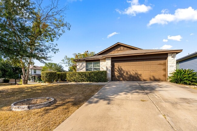 Building Photo - Spacious Comfort Meets Modern Convenience in Manor