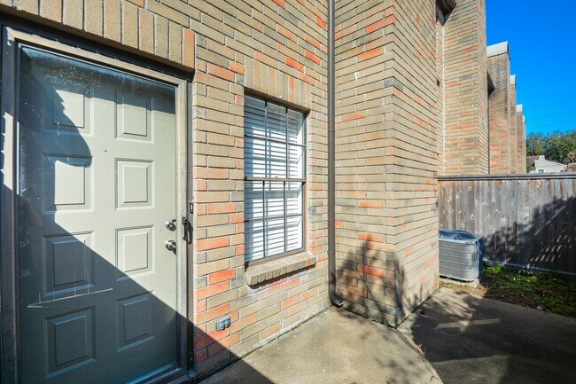 Foto del edificio - 9850 Pagewood Ln