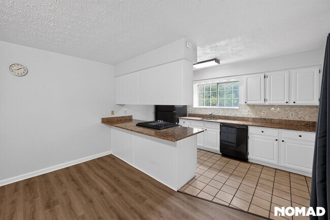 Building Photo - 9 Voyagers Ln