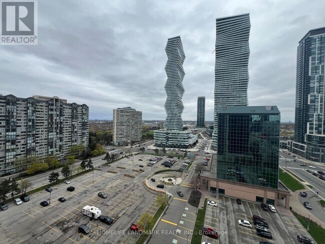 Building Photo - 330-1330 Burnhamthorpe Rd W