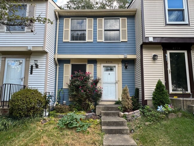 Building Photo - Charming 2 Bed 2 Bath Home Within Convenie...