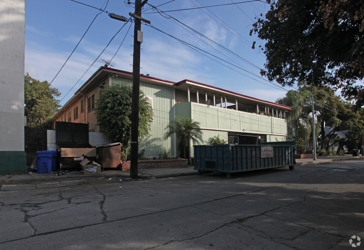 Foto del edificio - Leland Way Apartments