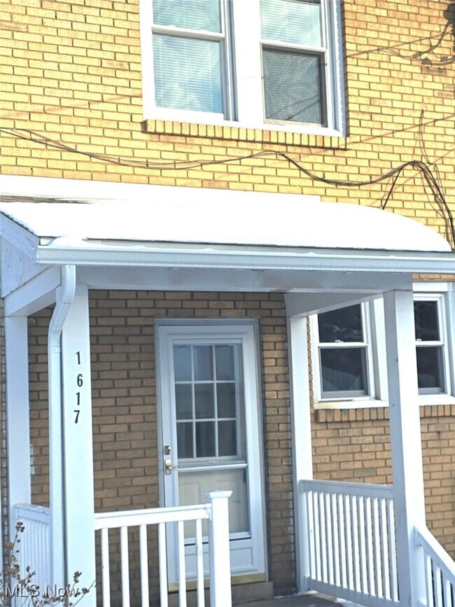 Building Photo - 1617 Maple Ave