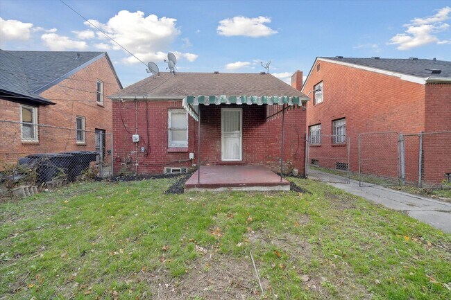 Building Photo - 3 bedroom bungalow - $1250