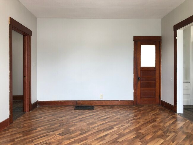 Foto del edificio - 119 E 8th St