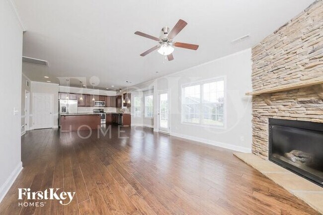 Foto del edificio - 5810 Woodside Forest Trail